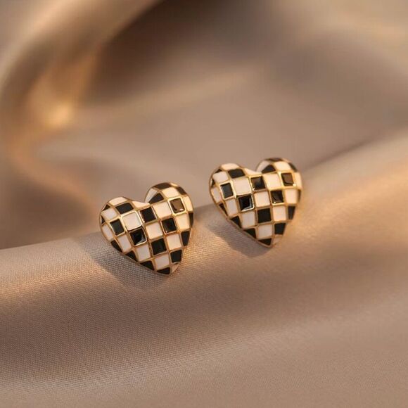 Black and White Enameled Checkered Heart Stud Earrings - Picture 7 of 11